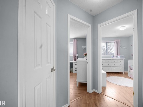 48 2004 Grantham Crest, Edmonton, AB - Indoor Photo Showing Other Room