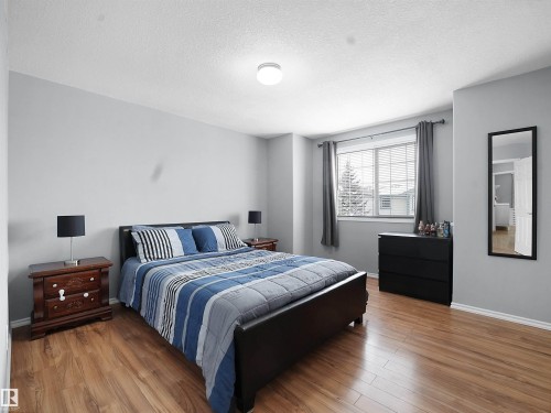 48 2004 Grantham Crest, Edmonton, AB - Indoor Photo Showing Bedroom