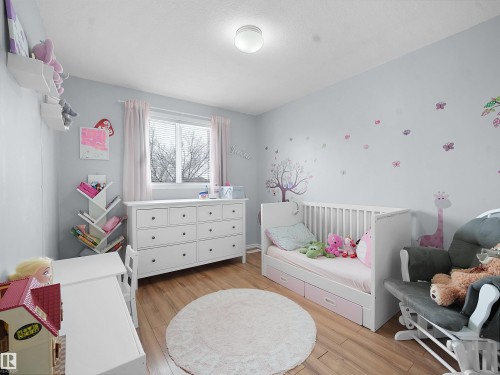 48 2004 Grantham Crest, Edmonton, AB - Indoor Photo Showing Bedroom