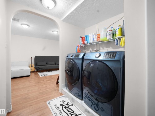 48 2004 Grantham Crest, Edmonton, AB - Indoor Photo Showing Laundry Room