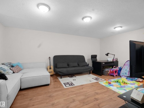 48 2004 Grantham Crest, Edmonton, AB - Indoor Photo Showing Living Room