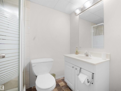 48 2004 Grantham Crest, Edmonton, AB - Indoor Photo Showing Bathroom