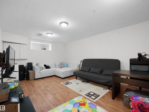 48 2004 Grantham Crest, Edmonton, AB - Indoor Photo Showing Other Room