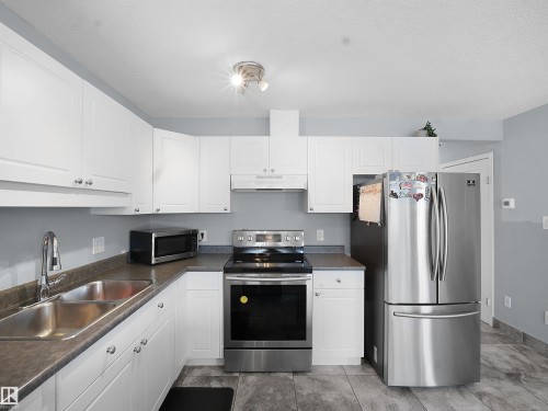 48 2004 Grantham Crest, Edmonton, AB - Indoor Photo Showing Kitchen With Double Sink
