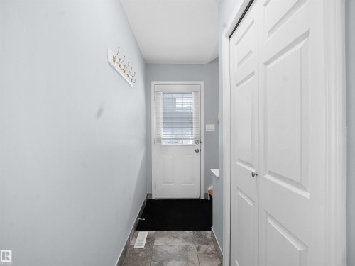 48 2004 Grantham Crest, Edmonton, AB - Indoor Photo Showing Other Room