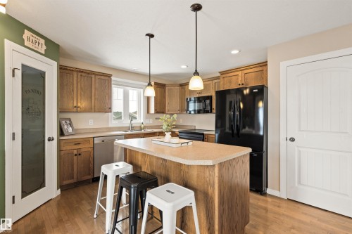 116 Logperch Crescent, Cold Lake, AB - Indoor Photo Showing Kitchen