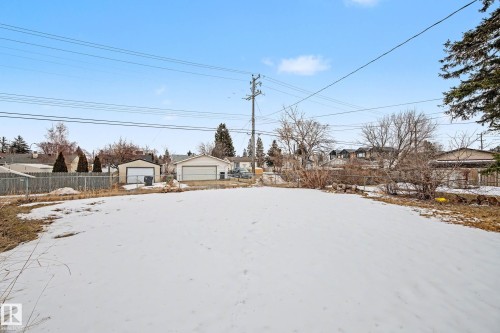 Expansive yard space featuring a snow-covered ground and a clear view of the surrounding properties - 9409 154 Street, Edmonton, AB - Outdoor