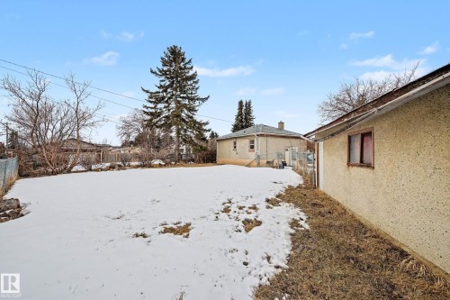The property features an extensive yard with a mature evergreen tree - 9409 154 Street, Edmonton, AB - Outdoor