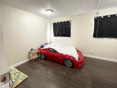 4908 55 Avenue, Camrose, AB - Indoor Photo Showing Garage