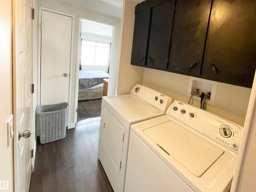 4908 55 Avenue, Camrose, AB - Indoor Photo Showing Laundry Room