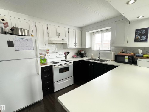 4908 55 Avenue, Camrose, AB - Indoor Photo Showing Kitchen With Double Sink