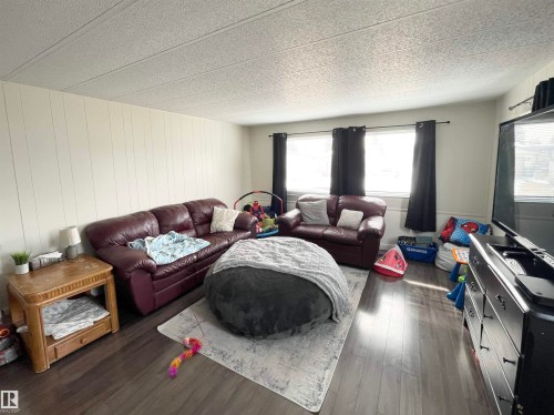 4908 55 Avenue, Camrose, AB - Indoor Photo Showing Living Room