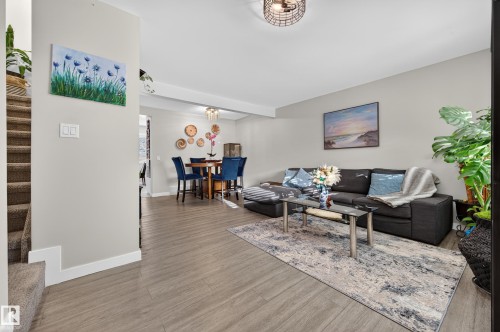 4755 35 Avenue, Edmonton, AB - Indoor Photo Showing Living Room