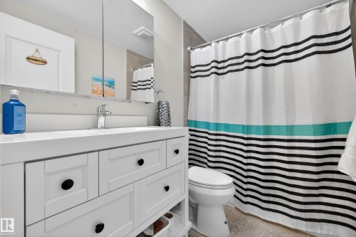 4755 35 Avenue, Edmonton, AB - Indoor Photo Showing Bathroom
