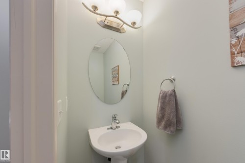 2376 30 Avenue, Edmonton, AB - Indoor Photo Showing Bathroom
