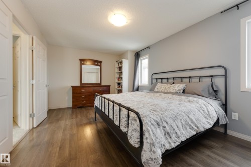 2376 30 Avenue, Edmonton, AB - Indoor Photo Showing Bedroom