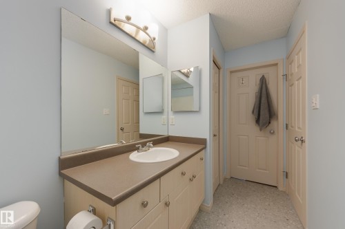 2376 30 Avenue, Edmonton, AB - Indoor Photo Showing Bathroom