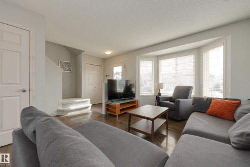 2376 30 Avenue, Edmonton, AB - Indoor Photo Showing Living Room