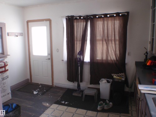 5118 53 Street, Barrhead, AB - Indoor Photo Showing Other Room