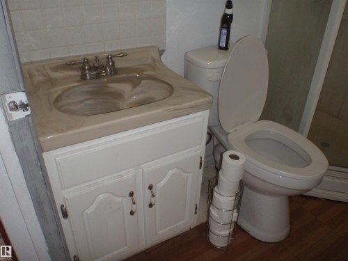 5118 53 Street, Barrhead, AB - Indoor Photo Showing Bathroom