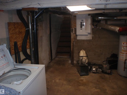 5118 53 Street, Barrhead, AB - Indoor Photo Showing Laundry Room