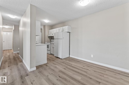 502 10125 109 Street, Edmonton, AB - Indoor Photo Showing Kitchen