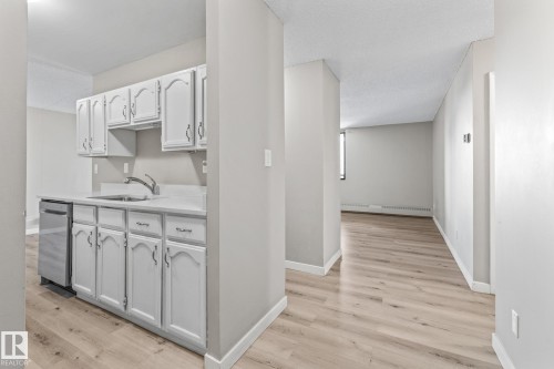 502 10125 109 Street, Edmonton, AB - Indoor