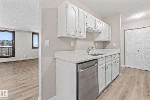 502 10125 109 Street, Edmonton, AB - Indoor Photo Showing Kitchen