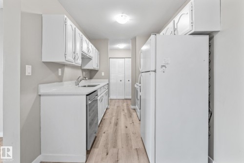 502 10125 109 Street, Edmonton, AB - Indoor Photo Showing Kitchen