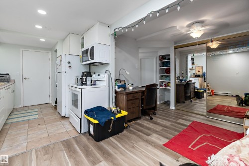 9714 88 Avenue, Edmonton, AB - Indoor Photo Showing Kitchen