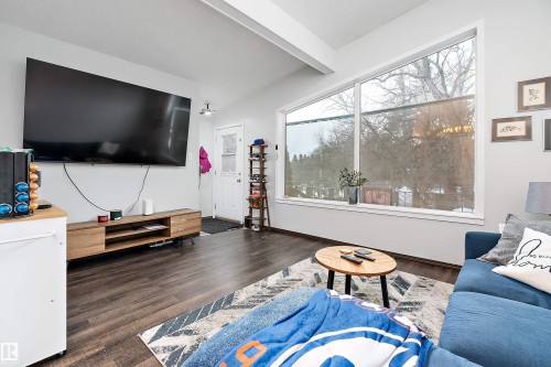 9714 88 Avenue, Edmonton, AB - Indoor Photo Showing Living Room