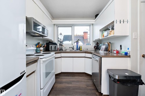 9714 88 Avenue, Edmonton, AB - Indoor Photo Showing Kitchen