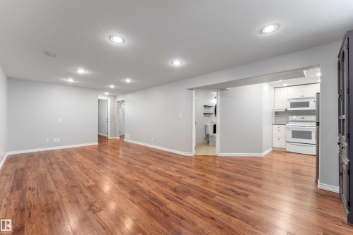 7316 82 Street, Edmonton, AB - Indoor