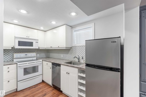 7316 82 Street, Edmonton, AB - Indoor Photo Showing Kitchen