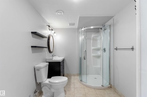 7316 82 Street, Edmonton, AB - Indoor Photo Showing Bathroom