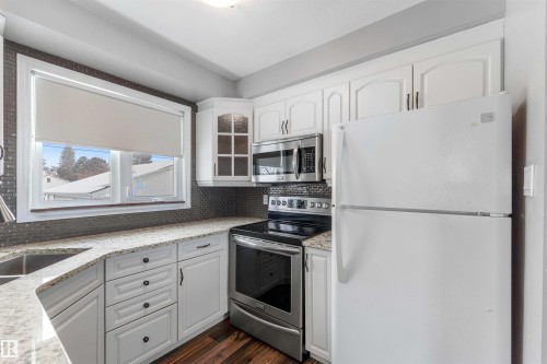 7316 82 Street, Edmonton, AB - Indoor Photo Showing Kitchen
