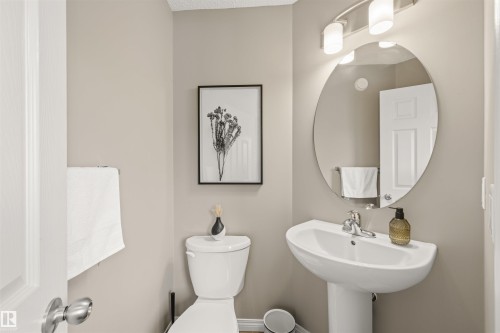 3229 Cherry Crescent, Edmonton, AB - Indoor Photo Showing Bathroom