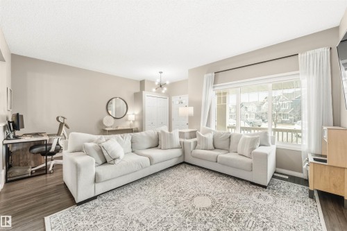 3229 Cherry Crescent, Edmonton, AB - Indoor Photo Showing Living Room