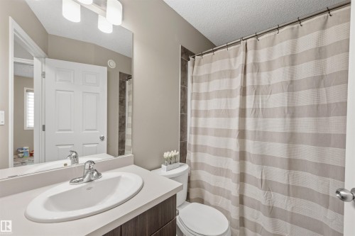 3229 Cherry Crescent, Edmonton, AB - Indoor Photo Showing Bathroom