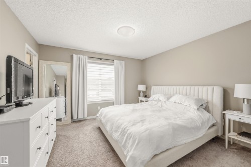 3229 Cherry Crescent, Edmonton, AB - Indoor Photo Showing Bedroom