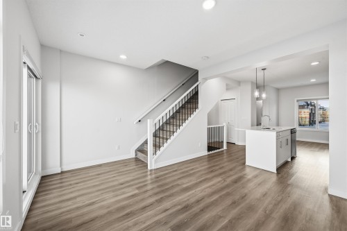 37 1010 Rabbit Hill Road, Edmonton, AB - Indoor