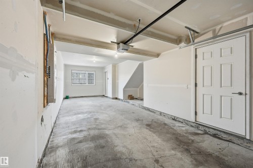 37 1010 Rabbit Hill Road, Edmonton, AB - Indoor Photo Showing Garage