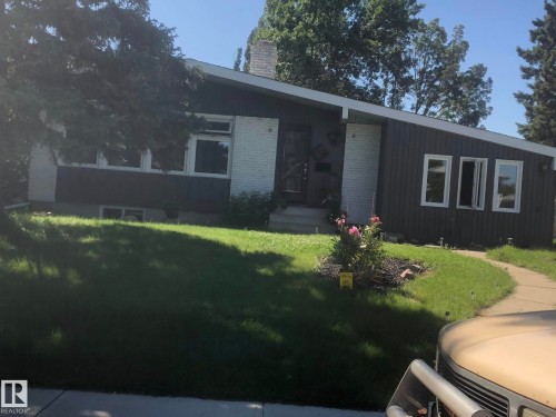 15016 80 Street  Edmonton, AB T5C 1M3