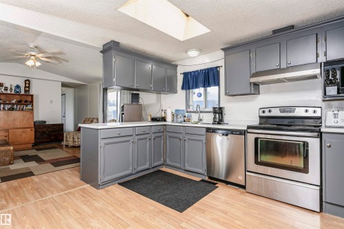 16 Willow Park Estates, Leduc, AB - Indoor Photo Showing Kitchen