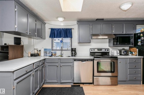 16 Willow Park Estates, Leduc, AB - Indoor Photo Showing Kitchen