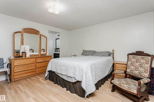 16 Willow Park Estates, Leduc, AB - Indoor Photo Showing Bedroom