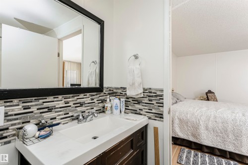 16 Willow Park Estates, Leduc, AB - Indoor Photo Showing Bathroom