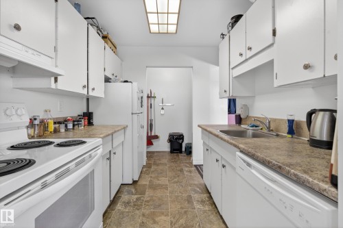 407 5125 Riverbend Road, Edmonton, AB - Indoor Photo Showing Kitchen