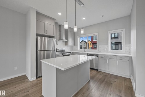 72 1010 Rabbit Hill Road, Edmonton, AB - Indoor Photo Showing Kitchen With Upgraded Kitchen