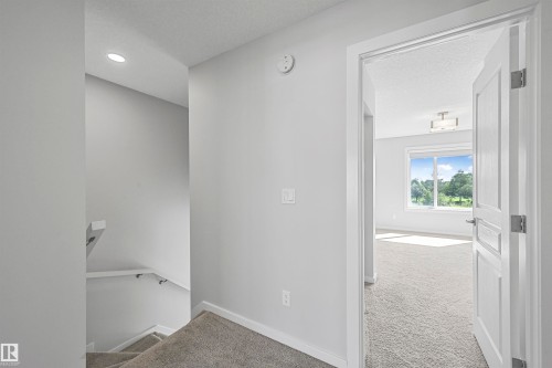 72 1010 Rabbit Hill Road, Edmonton, AB - Indoor Photo Showing Other Room